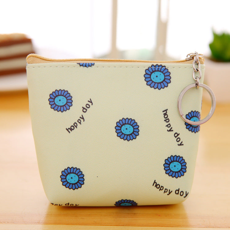 Portafoglio a forma di moneta in pelle PU con motivo floreale, tenuto in mano, di marca Valstrend.
