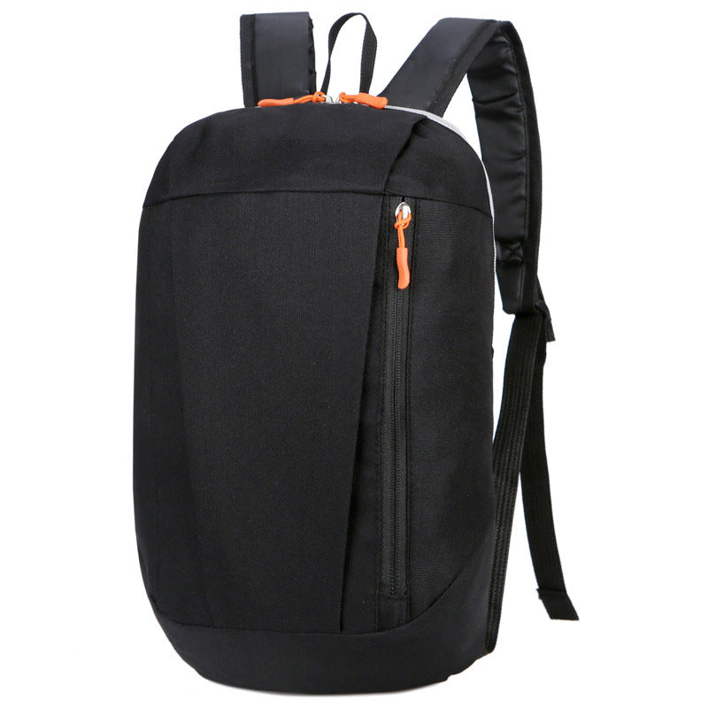 Zaino leggero da outdoor e sport, modello Valstrend, con tasche e spallacci regolabili, ideale per attività all'aperto.