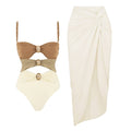 Costume da bagno donna Valstrend con bottoni dorati e motivo a tre colori, abbinato e colorato, vista frontale.