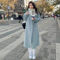 Cappotto di lana donna, taglio medio e con lacci, in tessuto morbido e caldo, in stile casual e elegante, firmato Valstrend shop.