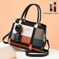 Borsa a spalla elegante con motivo a griglia, chiusura magnetica e scomparti multipli, ideale per occasioni formali e lavoro.