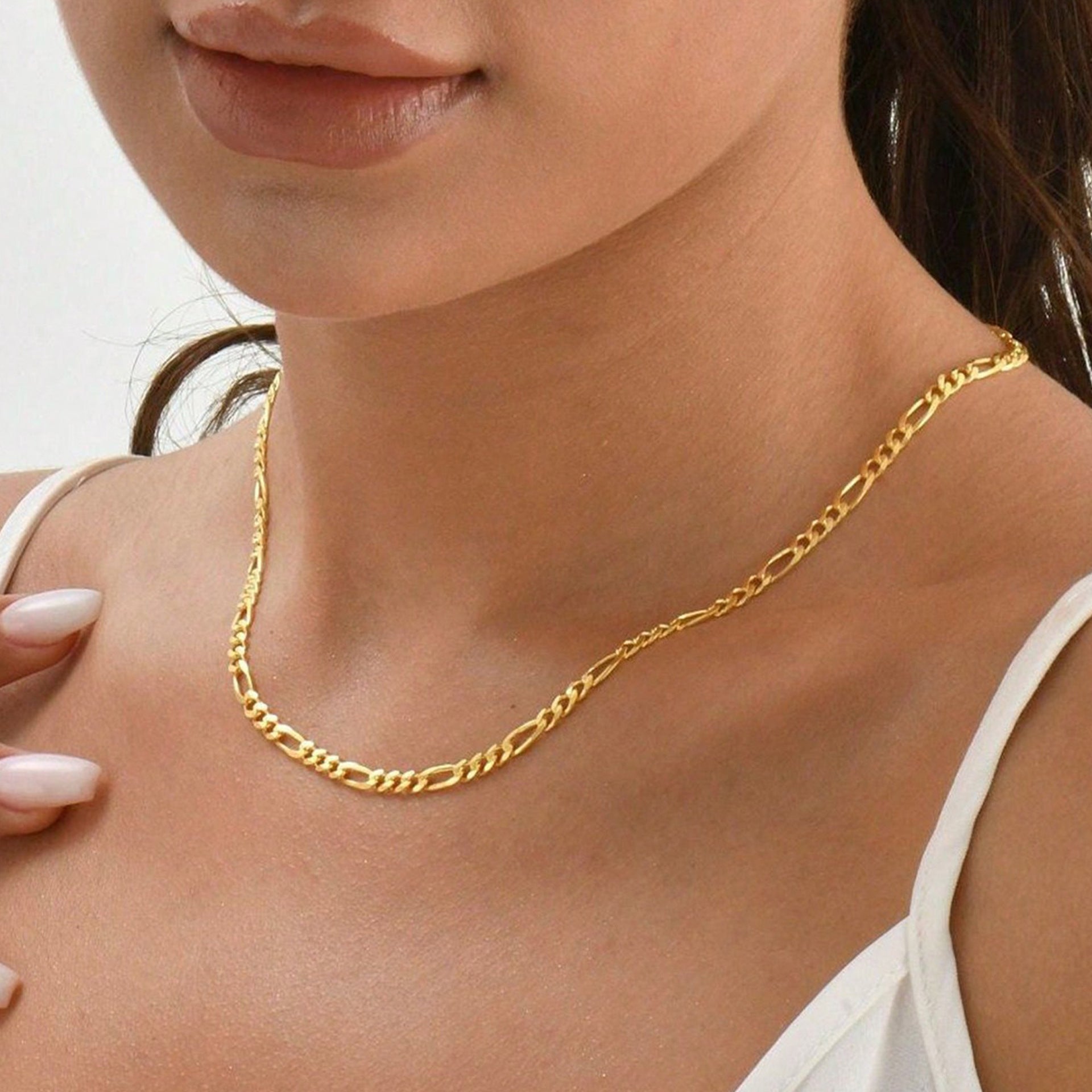 Collana moda personalizzata stile Figaro di Valstrend, con ornamento elegante in metallo, mostrata in dettaglio.