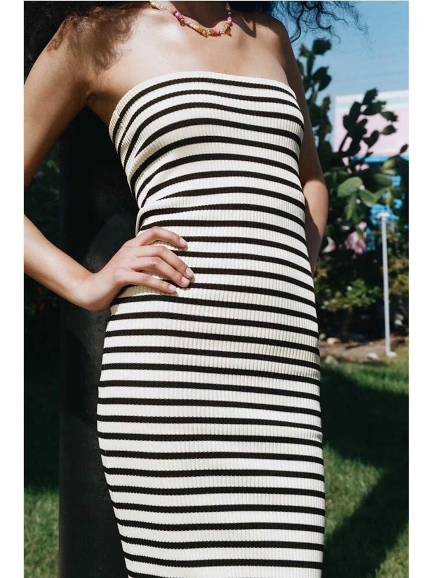 Abito lungo slim fit in maglia hip di Valstrend shop, vestibilità aderente e stile elegante, in tessuto morbido e confortevole.