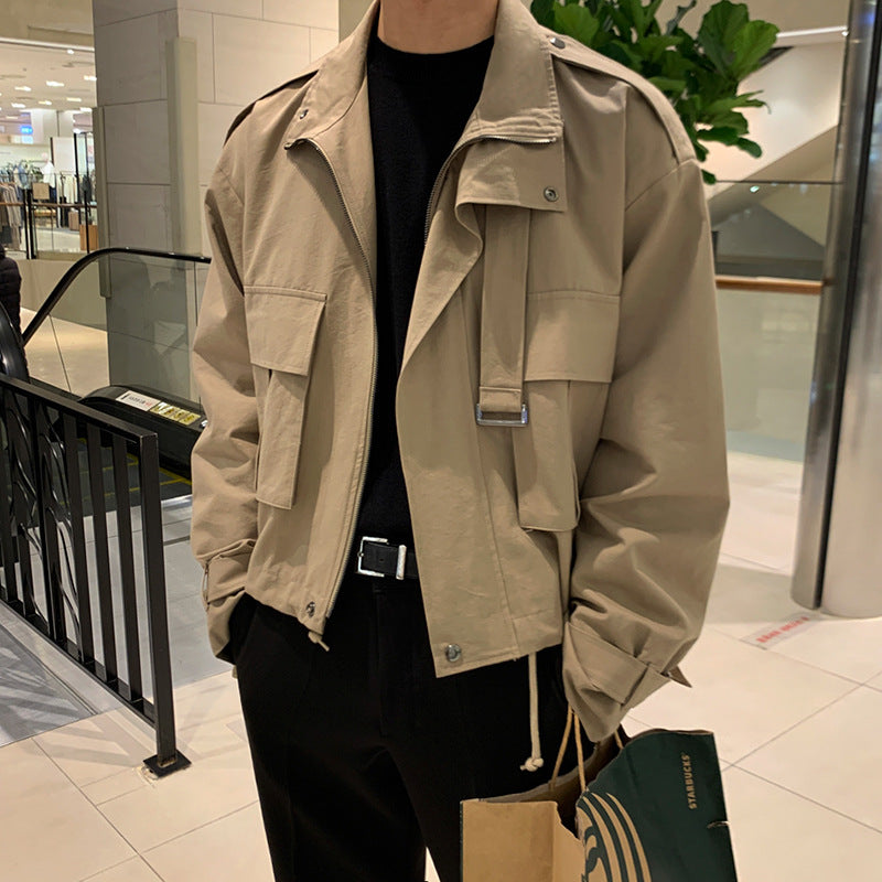 Giacca vintage con risvolto e tasche, stile overalls leggermente matura, design elegante da uomo Valstrend shop.