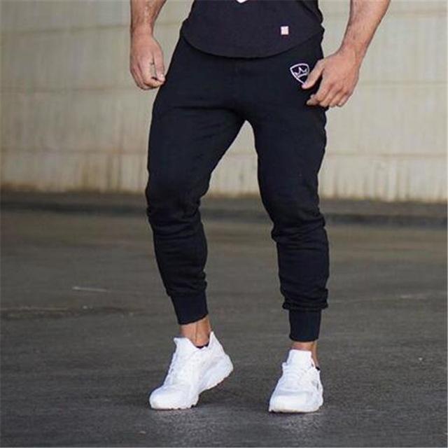 Pantaloni casual per palestra Valstrend Shop, stile comodo e sportivo, in tessuto morbido e adatti a allenamenti e momenti di relax.
