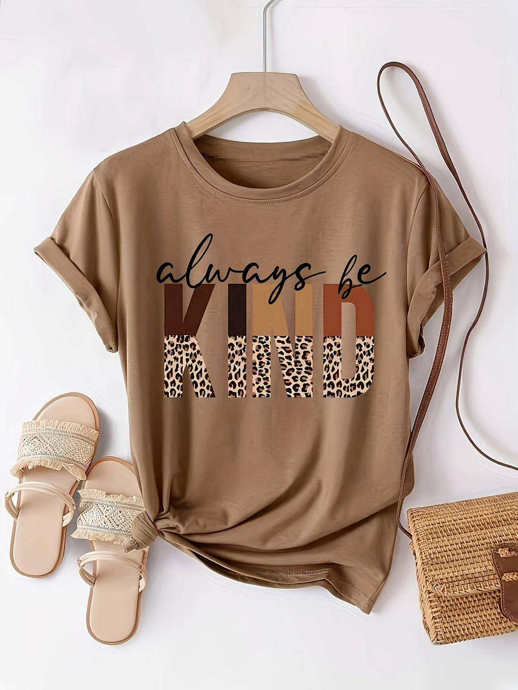 T-shirt donna Valstrend con stampa lettere, maniche corte, stile casual, perfetta per primavera ed estate.