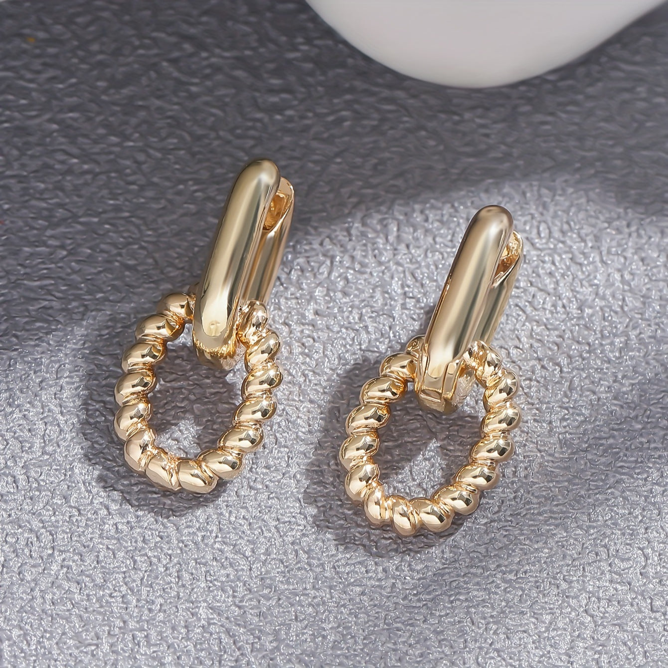 Orecchini a clip valstrend con design geometrico doppio strato e cuciture twist, stile semplice e moderno.