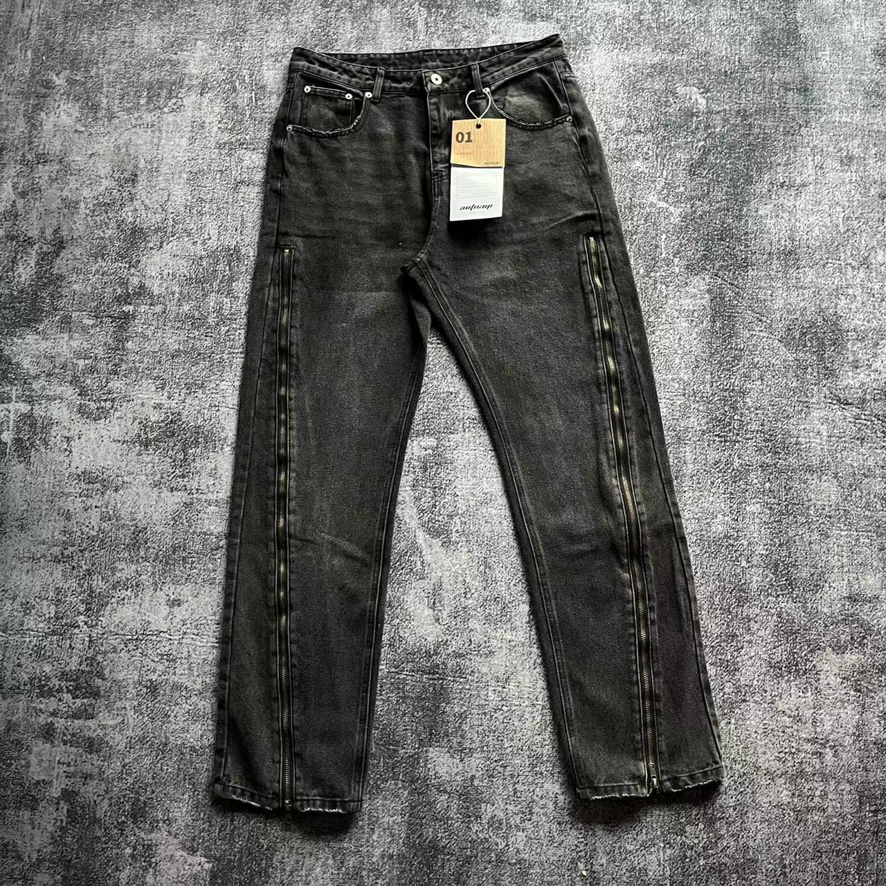 Jeans da uomo Valstrend con zip, lavati e consumati, stile casual e moderno, mostrati in questa immagine.
