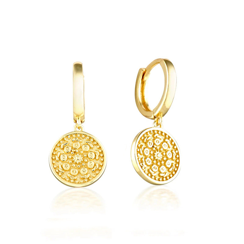 Orecchini donna Valstrend con motivo retrò, stile alla moda, dettagli eleganti e design femminile visibile nell'immagine.