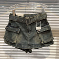 Pantaloncini di jeans da donna Valstrend con tasche grandi, stile retrò e gonna pantalone alla moda, dettaglio visibile in foto