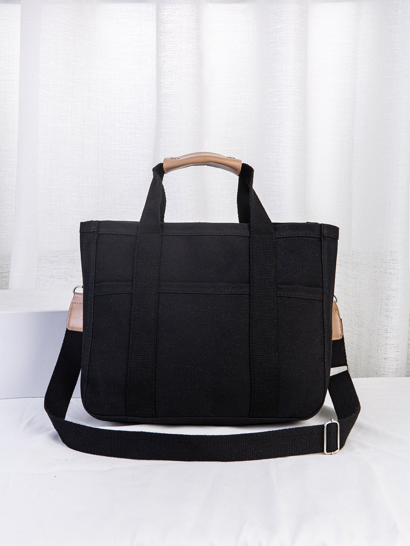 Borsa a tracolla per mamma e bambino Valstrend, elegante e versatile, con scomparti spaziosi e design pratico per il trasporto quotidiano.