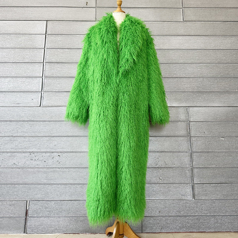 Cappotto in pelle e pelliccia invernale da donna Valstrend, stile elegante con collo in pelliccia e chiusura frontale.