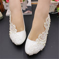 Scarpe da sposa grandi con perle bianche Valstrend, dettagli eleganti e suola in gomma, ideali per matrimoni e occasioni speciali.