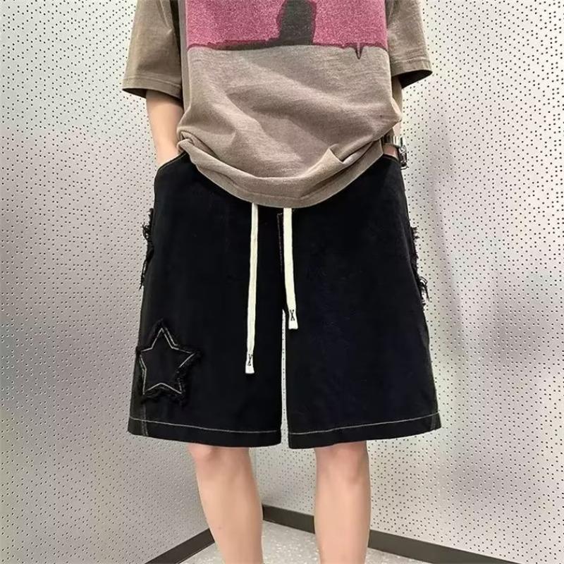 Bermuda shorts slim fit estivi Valstrend con fori pratici, tessuto leggero e taglio sottile, ideali per look casual e freschi.