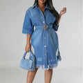 Vestito lungo da donna in denim Valstrend, abbigliamento fashion femminile con stile casual e moderno.
