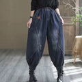 Pantaloni a vita alta e gamba larga in jeans oversize Valstrend, stile casual e comodo, visibili con dettaglio della vestibilità.