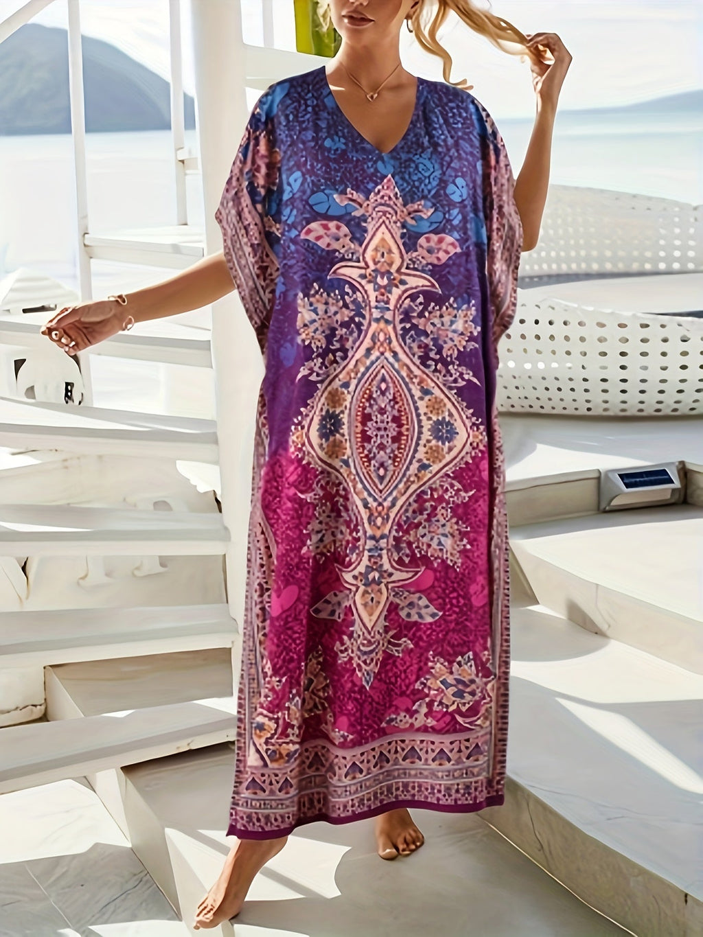 Vestito lungo etnico con scollo a V, maniche a batwing e vestibilità ampia, abbigliamento femminile Valstrend.