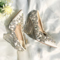 Scarpe da donna Valstrend con punta stretta, tacco alto, satin e dettagli in strass, stile elegante e sofisticato.