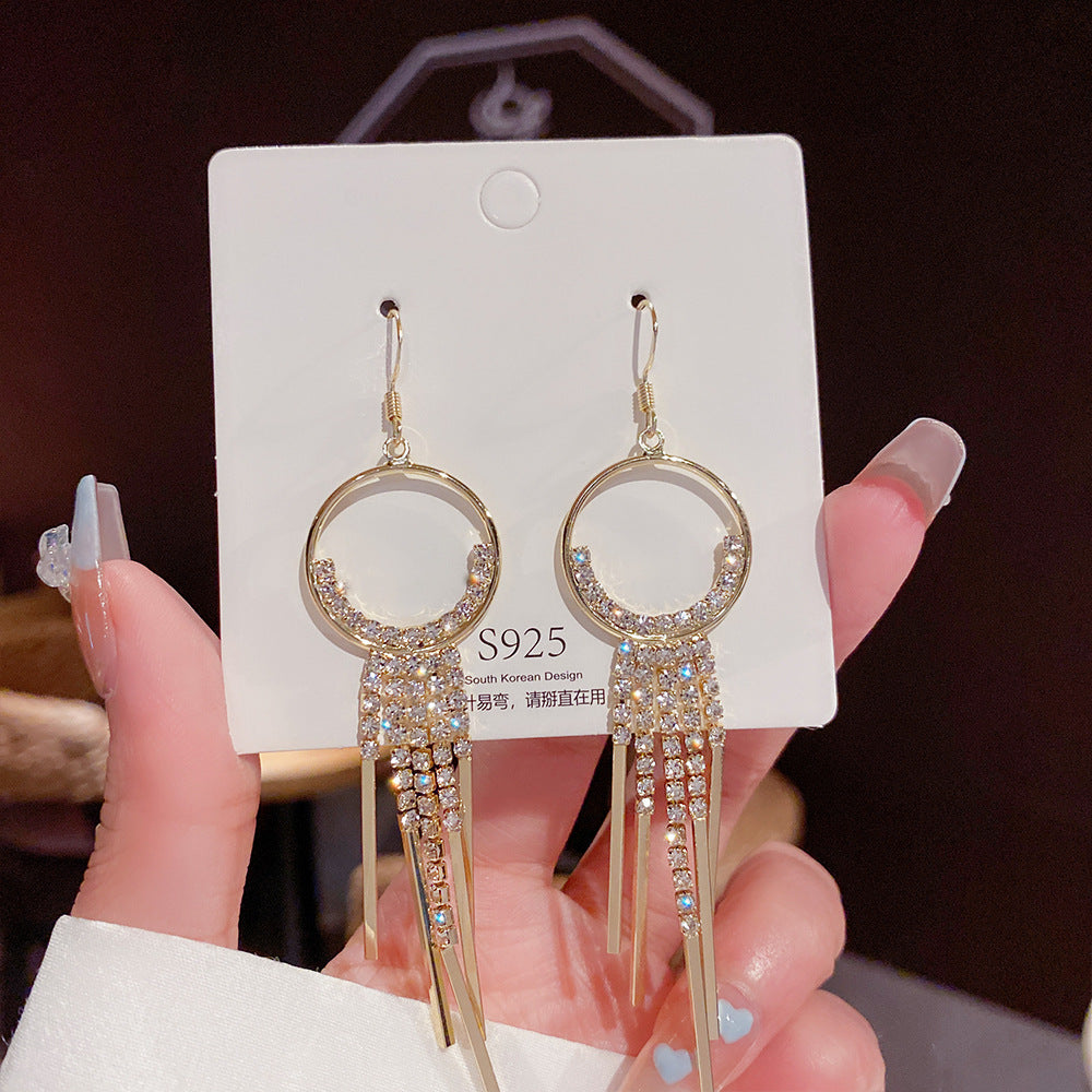 Orecchini in argento sterling con perle di lusso e ago sottile, stile elegante e raffinato, brand Valstrend.