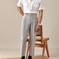 Pantaloni casual leggeri e traspiranti in schiuma a righe Valstrend, stile comodo e moderno, visibili nella foto.