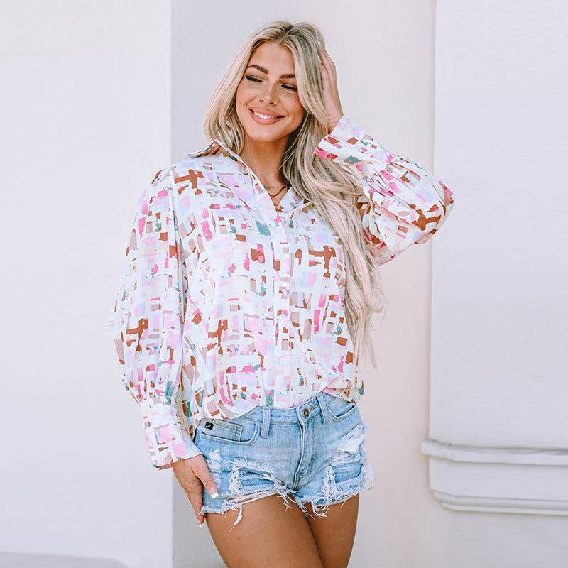 Camicia oversize con collo a giro, stampa astratta e cuciture colorate, marca Valstrend shop, tessuto morbido e comodo.