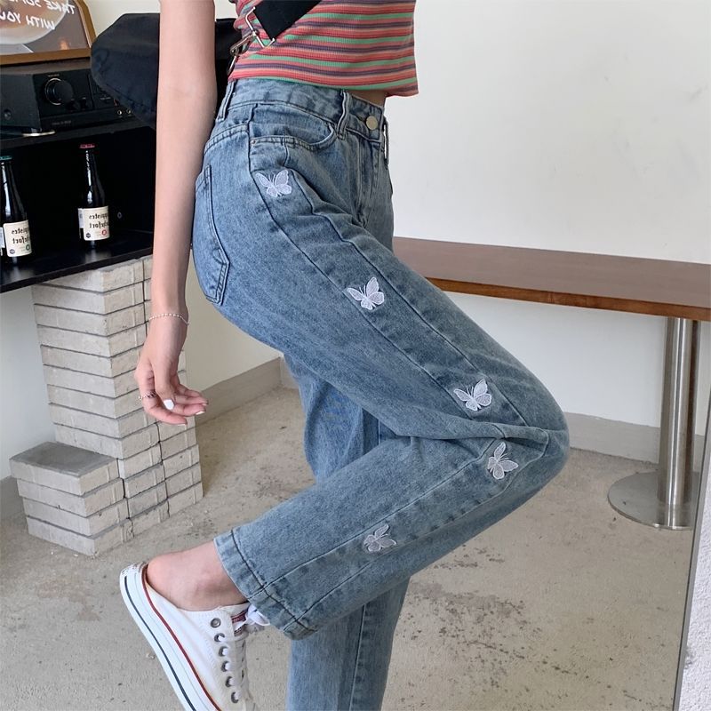 Jeans donna Valstrend shop stile largo con ricami farfalla, taglio dritto, tessuto morbido e dettaglio ricamato sulla parte superiore.