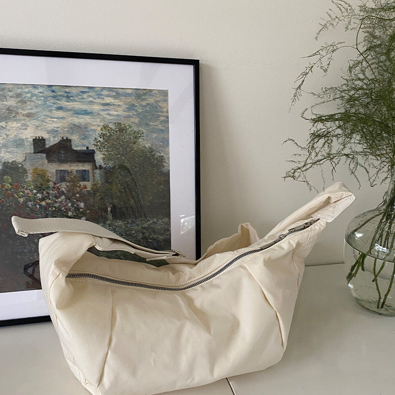 Grande borsa a tracolla Valstrend con capacità elevata, in cotone imbottito e stile casual, adatta a ogni occasione.