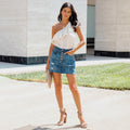 Gonna donna in denim con strappi e bottoni, gonna casual a vita alta di jeans lavati Valstrend shop, dettaglio visibile sul davanti