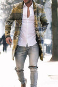 Cappotto uomo in lana con colletto alto e lunghezza media, stile trench Valstrend, in tessuto grigio con tasche anteriori.