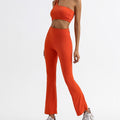 Pantaloni fitness a vita alta con tagli a rete, modello a campana Valstrend, tessuto elastico e stile sportivo e alla moda.