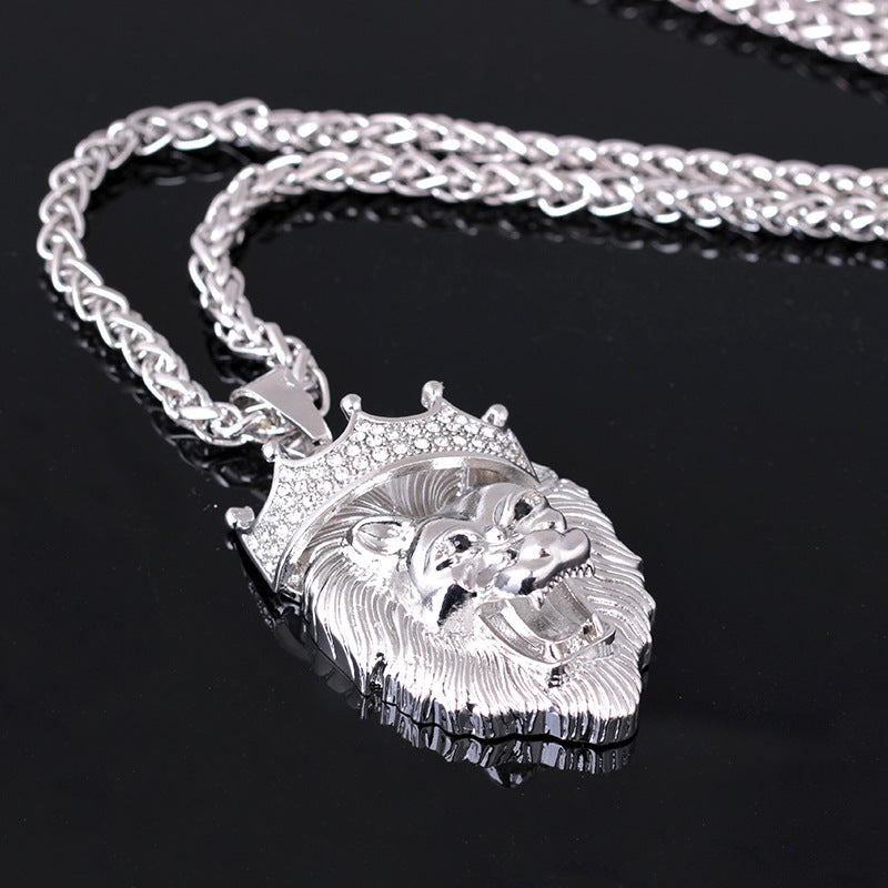 Collana luminosa con corona di diamanti, leone e stile hip-hop, placcata oro, unisex, adatta a uomini e donne, marca Valstrend.