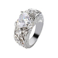 Anello di fidanzamento a cuore con rubino, stile princess, marca Valstrend, dettaglio elegante e brillante in oro.
