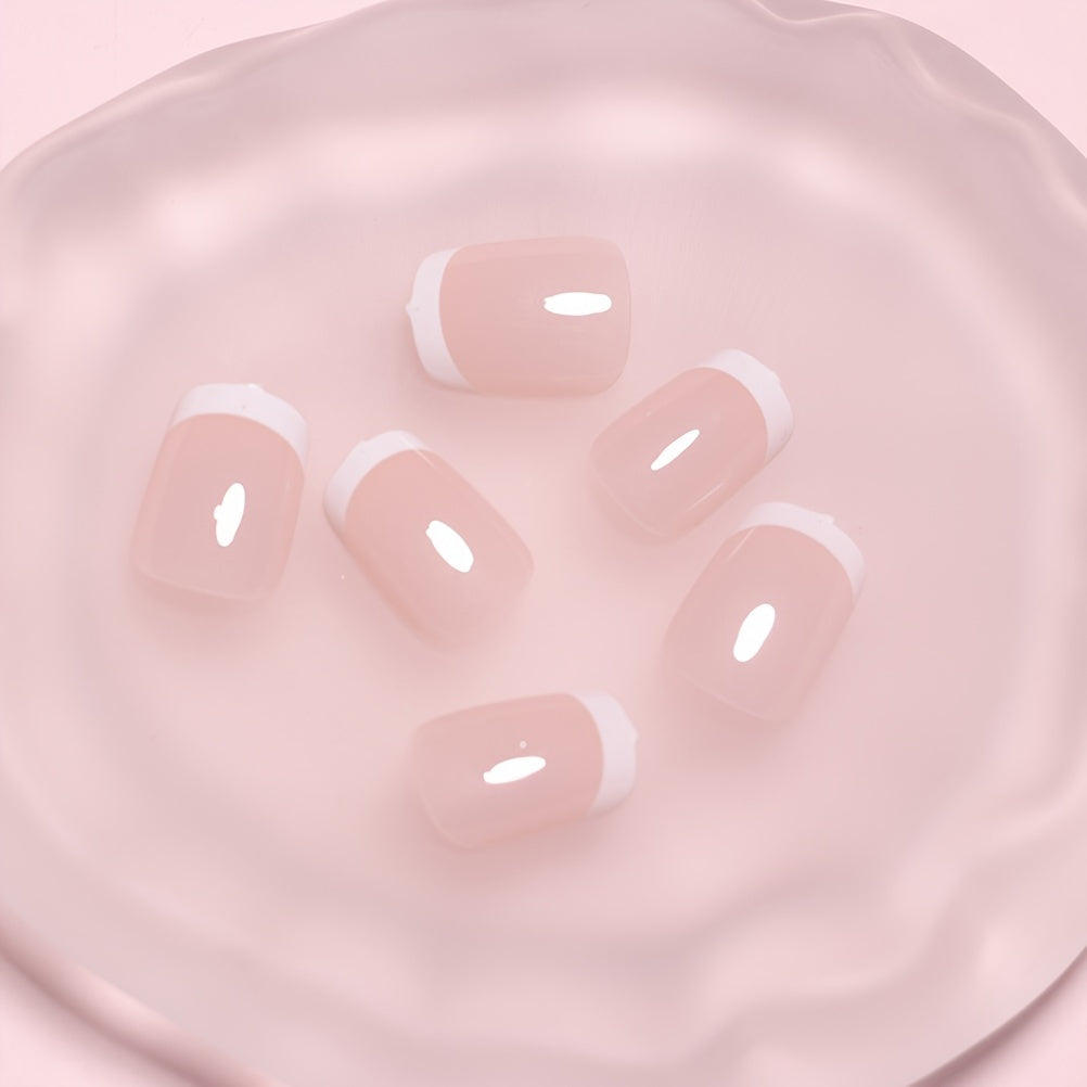 24 pezzi di unghie finte Valstrend con forma quadrata, colore nude, lunghezza corta, finitura lucida e adesivi in gel inclusi.