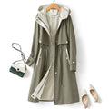 Cappotto con cappuccio in stile fashion color contrast per donna, marca Valstrend, con dettagli colorati e design moderno.