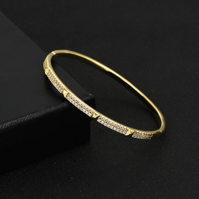 Bracciale donna con design semplice e micro-inlay di diamanti, elegante e raffinato, da Valstrend shop.