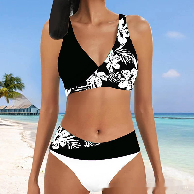 Costume da bagno valstrend europeo e americano, a collo a fascia con lacci e stampa, moda mare elegante e colorata.