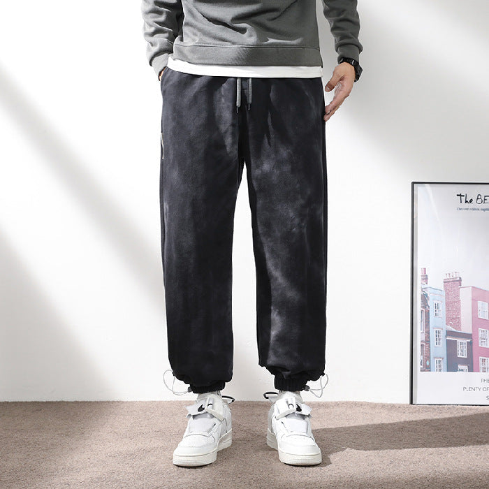 Pantaloni sportivi da uomo Valstrend con vita elastica, coulisse e lacci alla caviglia, tessuto morbido e comodo.