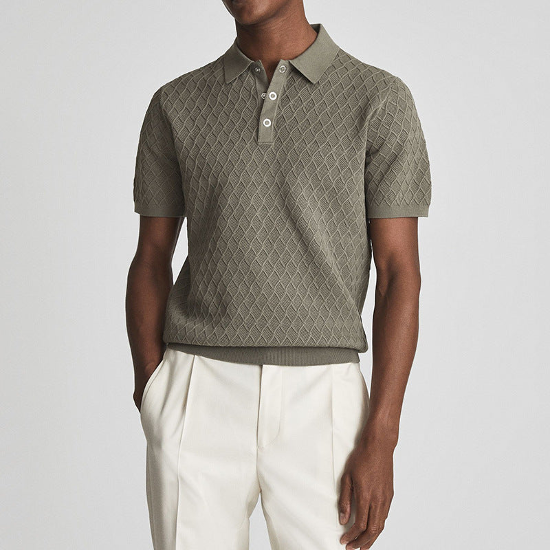 Maglione polo a maniche corte Valstrend con cuciture a texture, morbido e confortevole, dettaglio visibile in primo piano