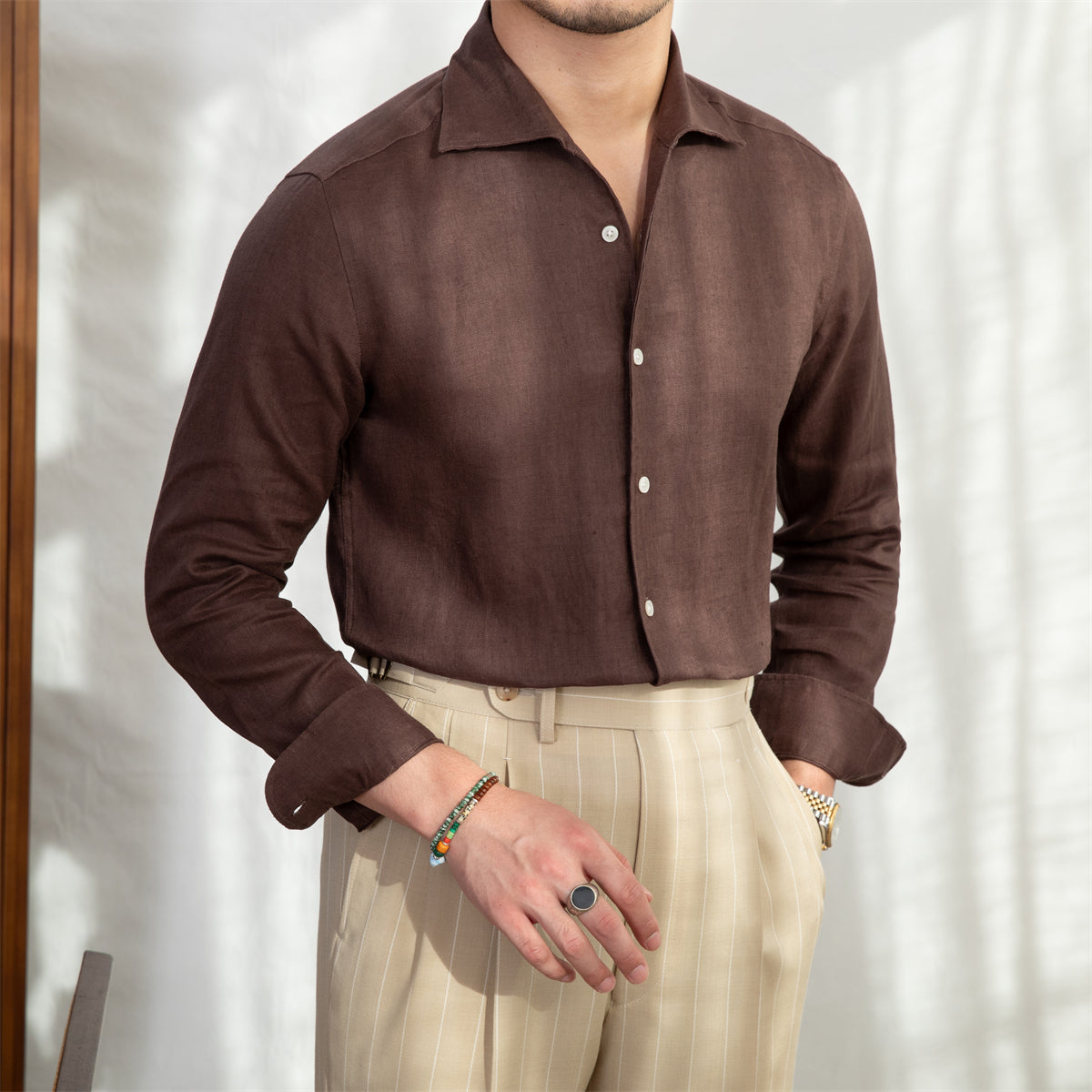 Camicia da uomo slim fit Valstrend in cotone oxford con colletto italiano a maniche lunghe, stile elegante e classico.