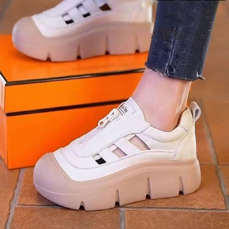 Scarpe estive da donna Valstrend con zeppa, design casual e traforato, ideali per look estivi e comodi.