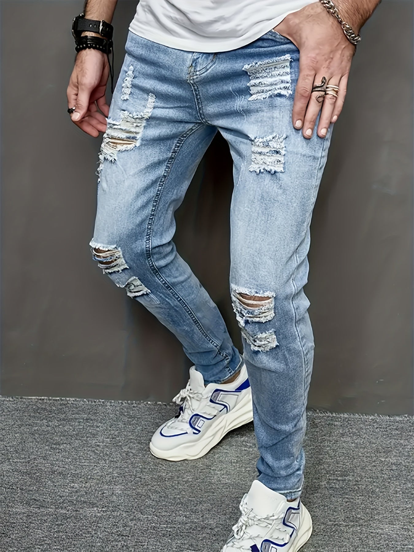 Jeans uomo slim fit Valstrend con strappi, lavati, in denim stretch cotone, lunghezza regolare, stile casual.