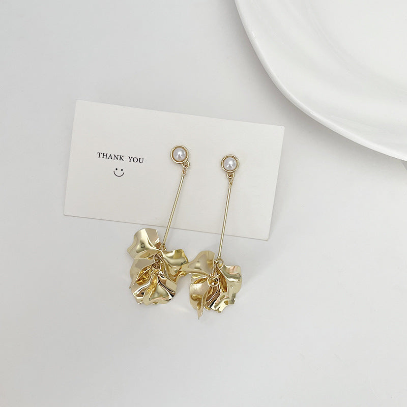 Orecchini a perno in metallo argentato con petali in stile retrò francese, per donna, di Valstrend shop.