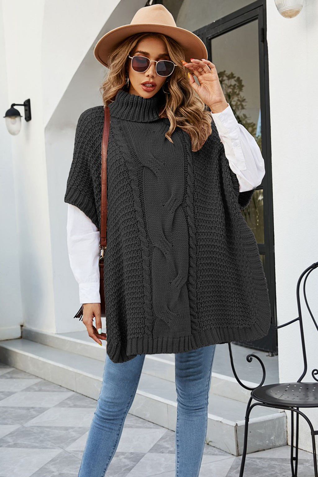 Sciarpa donna Valstrend con colletto alto, lavorazione twist in maglieria, stile caldo e elegante per l'inverno.