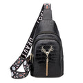 Borsa a tracolla in pelle con design con nappe di cervo e ricamo con lettere, stile fashion per donne, marca Valstrend.