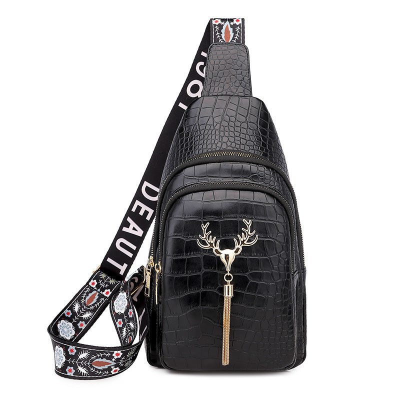 Borsa a tracolla in pelle con design con nappe di cervo e ricamo con lettere, stile fashion per donne, marca Valstrend.