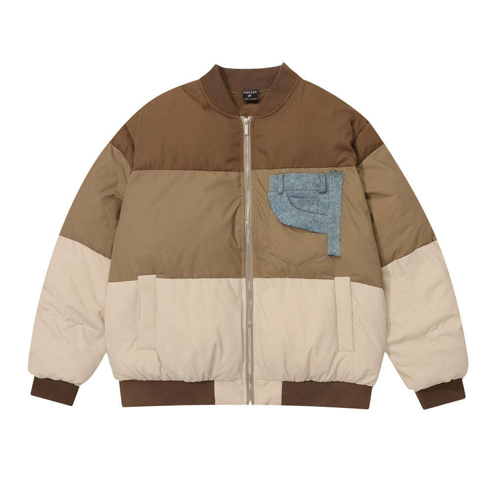 Cappotto uomo Valstrend con patchwork a contrasto di colori, stile moderno e caldo, vista frontale con dettagli colorati e cuciture.