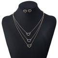 Set di orecchini e collana Valstrend con pendente a forma di croce e dettagli in stile love e diamanti.