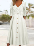 Vestito casual donna Valstrend con scollo a V, bottoni incrociati e taglio comodo, in tessuto morbido e leggero.
