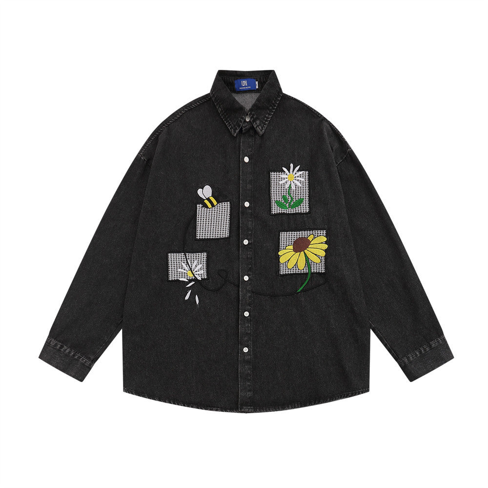 Camicia lunga in jeans lavati con ricami floreali, colletto polo, stile casual e loose, marca Valstrend.