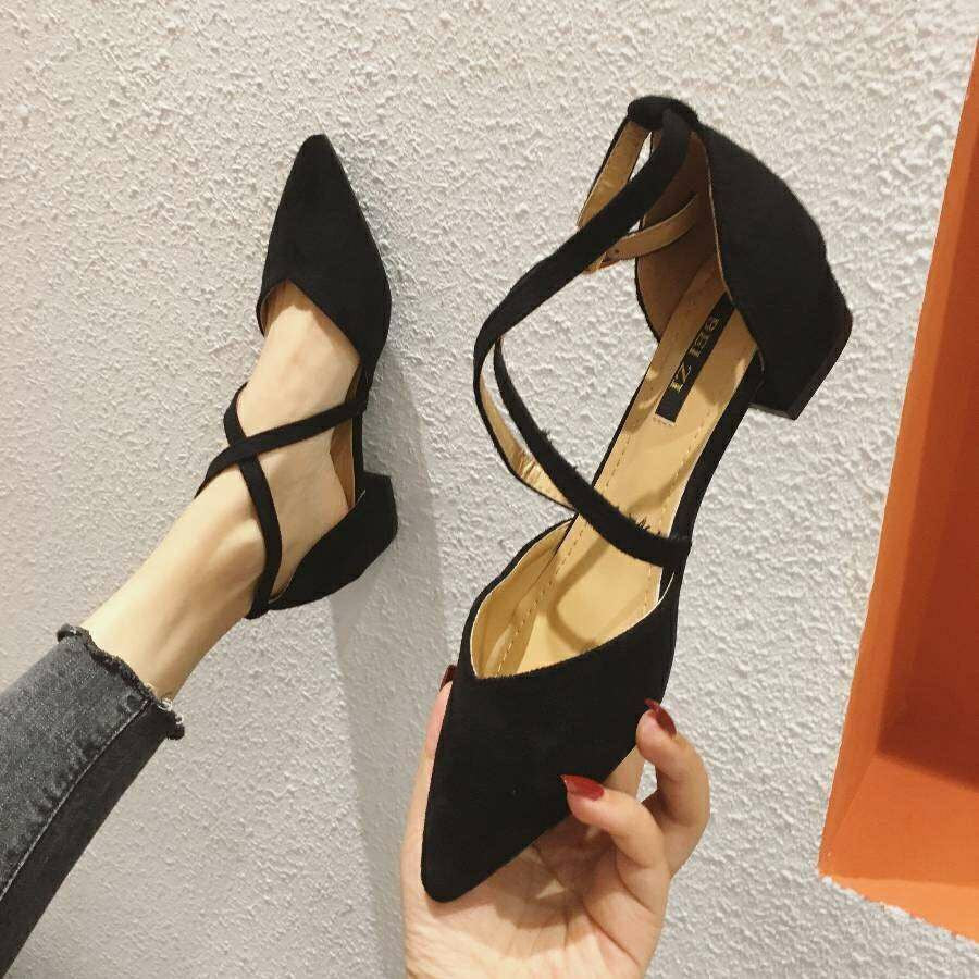 Scarpe donna Valstrend con punta affusolata, suola piatta e versatile con lacci, eleganti e ideali per ogni occasione.